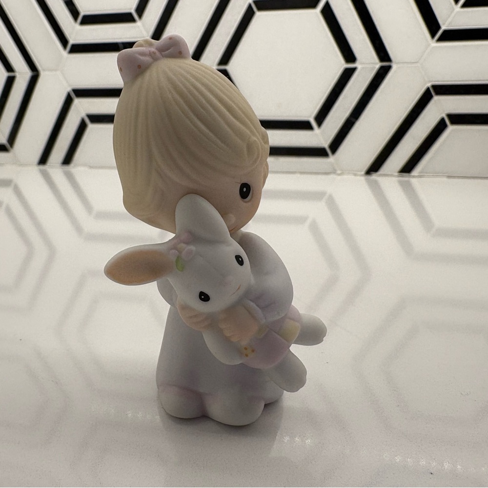 Precious Moments 1982 VINTAGE Collectable